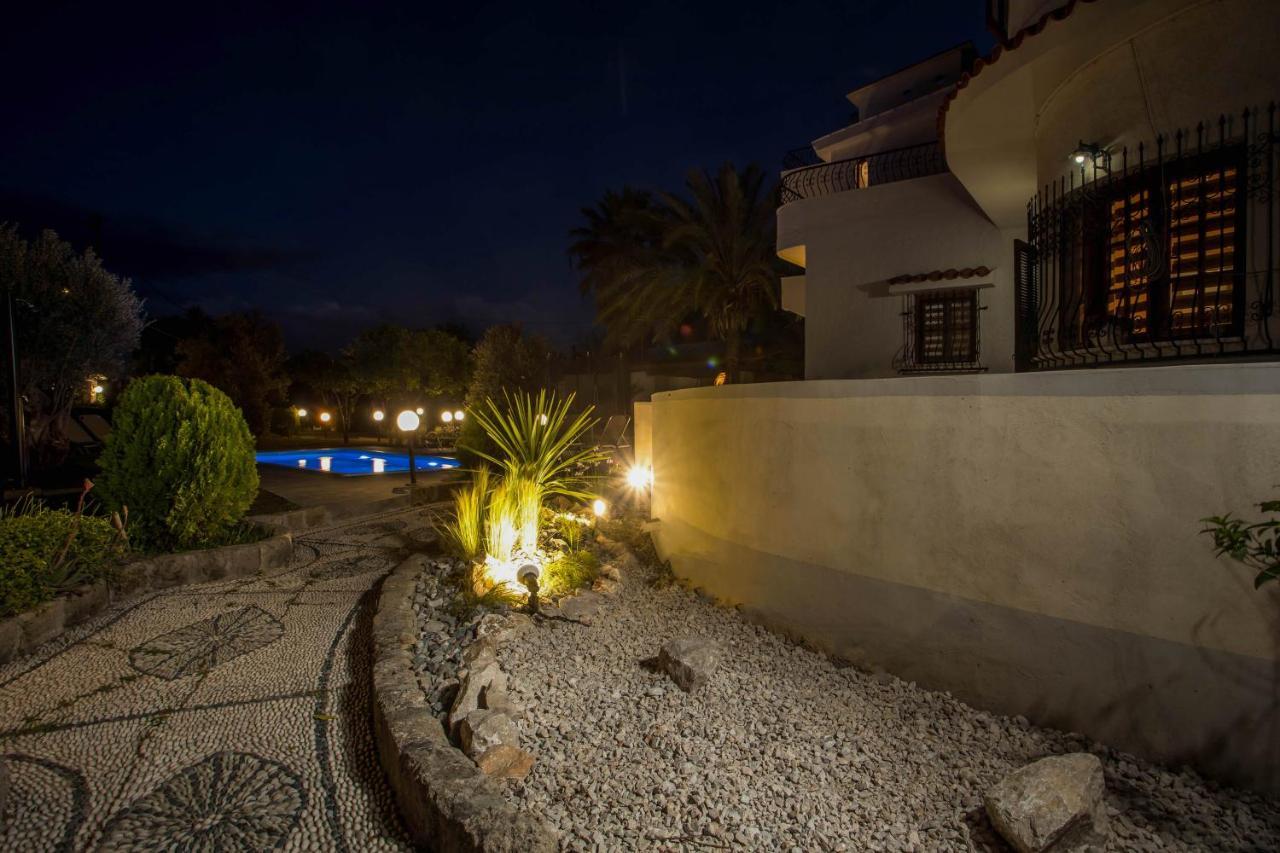 Hriska Luxury Villa イキソス エクステリア 写真